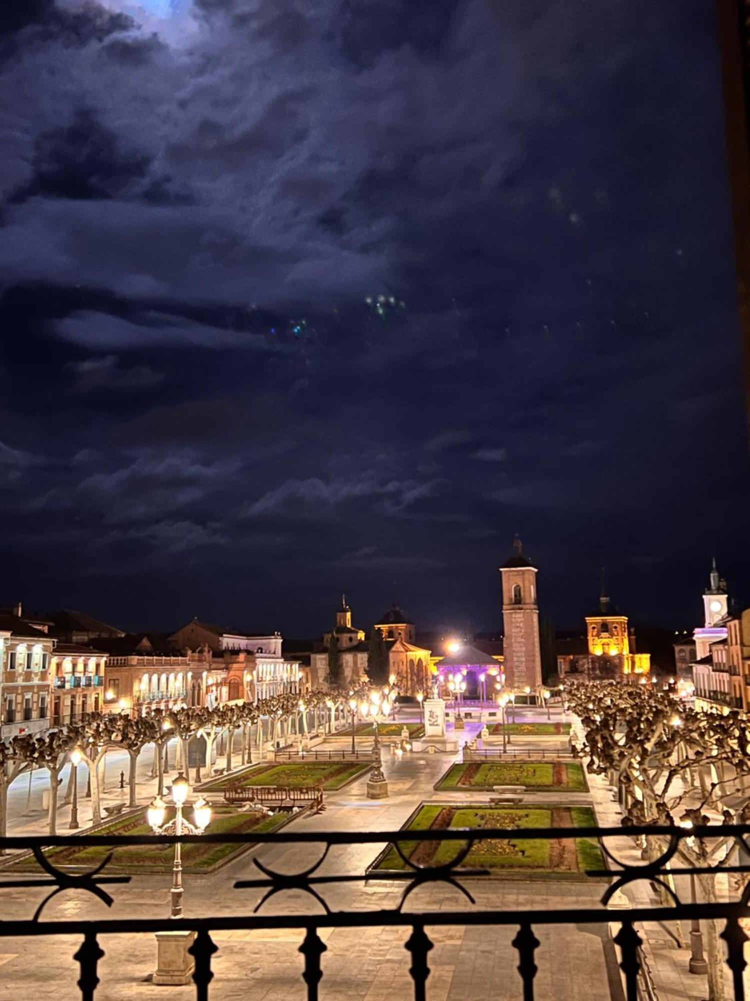 Sonar En La Plaza Cervantes 1 Alcalá de Henares Exteriér fotografie